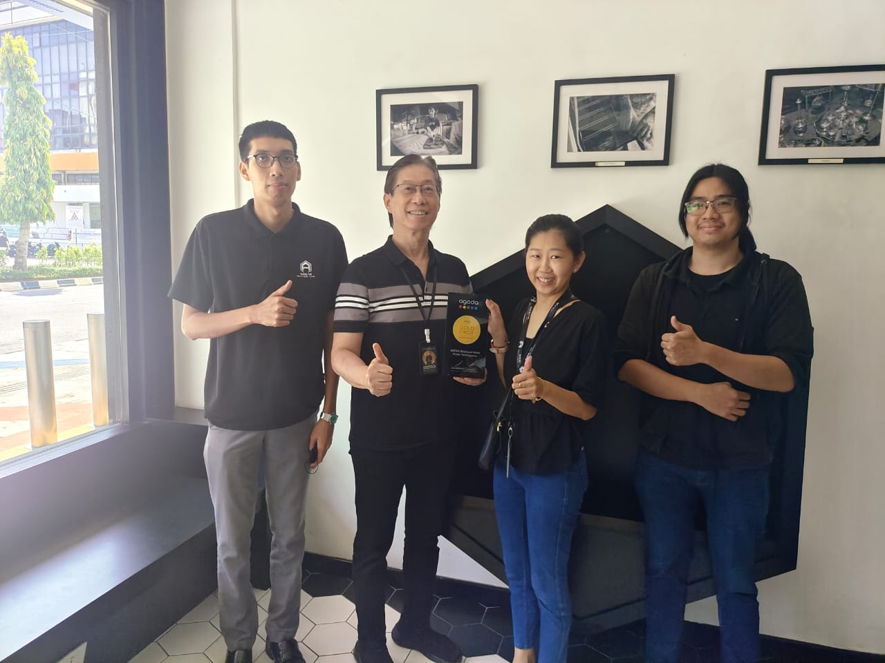 Presenting Agoda Award to ARENA Boutique Hotel on 14th May 2026 (4)