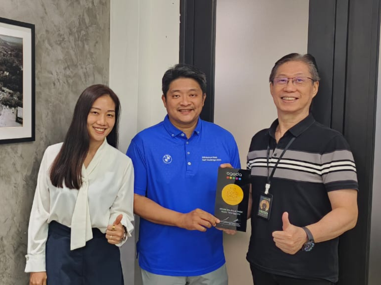Presenting Agoda Award to ARENA Boutique Hotel on 14th May 2026 (8)
