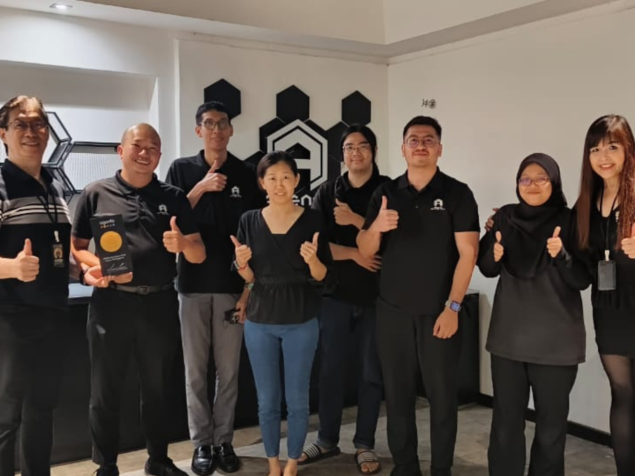 Presenting Agoda Award to ARENA Boutique Hotel on 14th May 2026 (10)