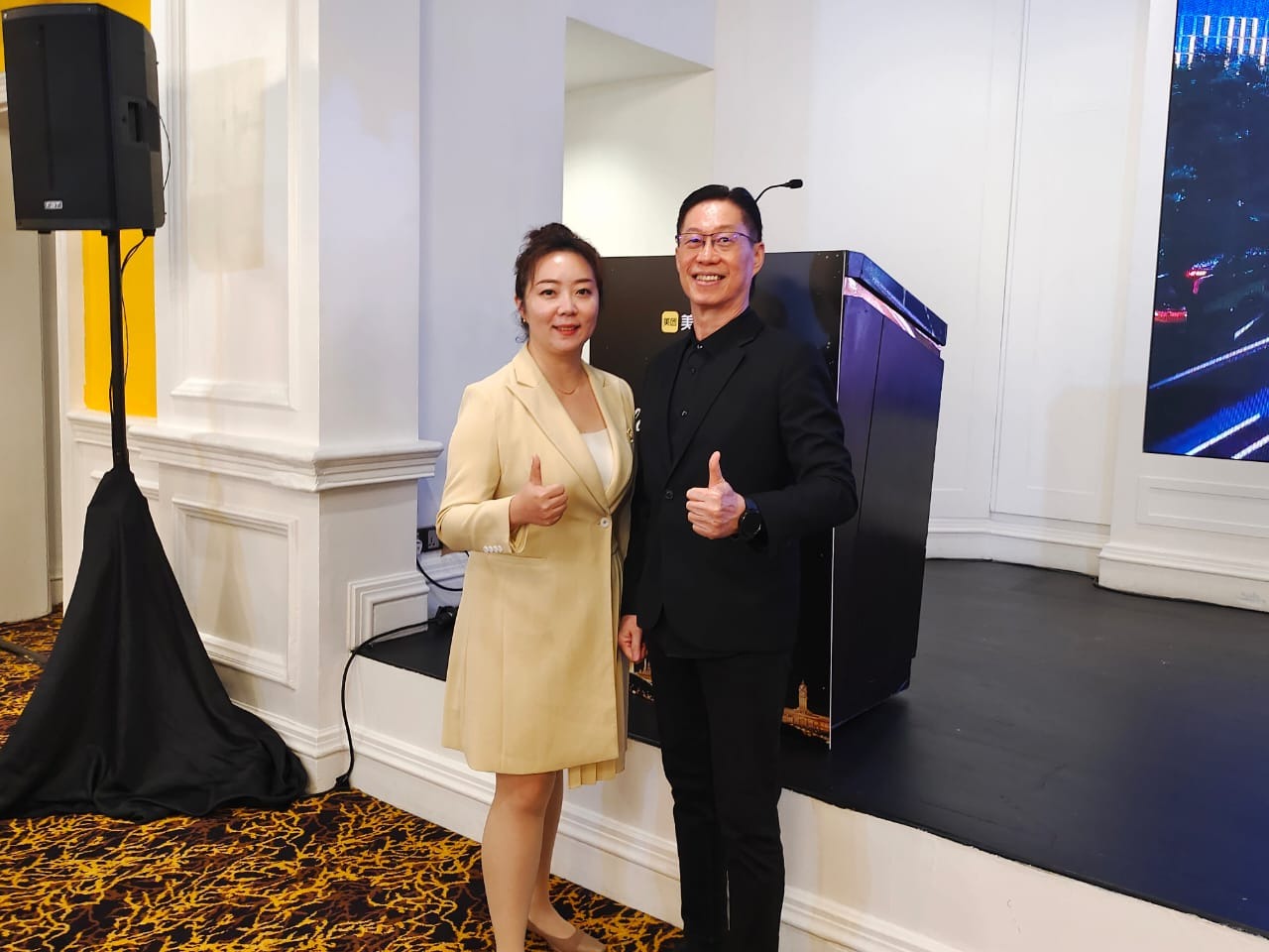 Frankie receiving the Meituan Outstanding Partner Award on 25th June 2026 (16)