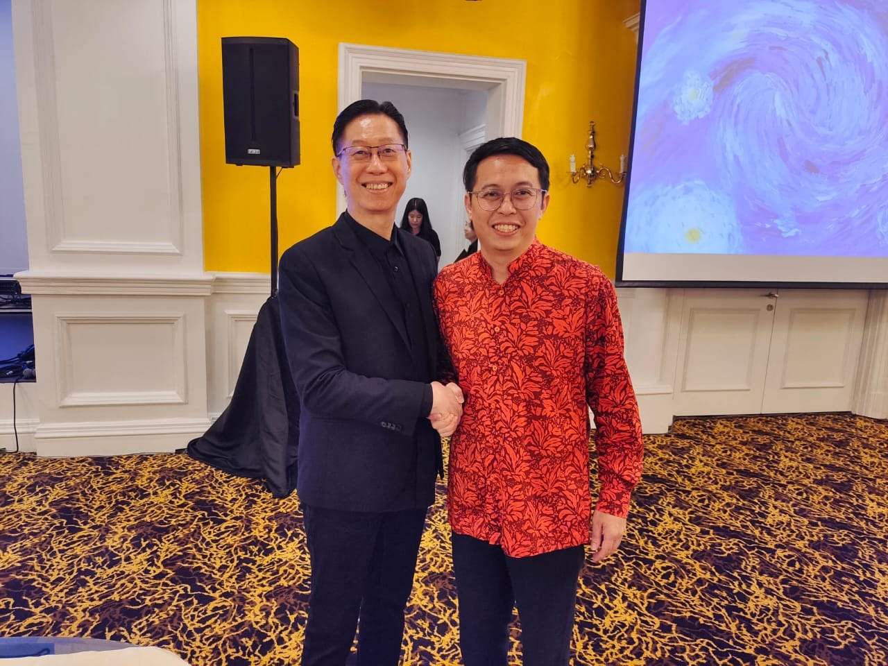 Frankie receiving the Meituan Outstanding Partner Award on 25th June 2026 (17)