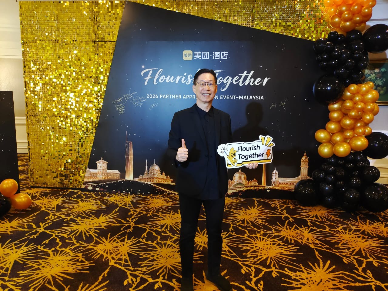 Frankie receiving the Meituan Outstanding Partner Award on 25th June 2026 (2)