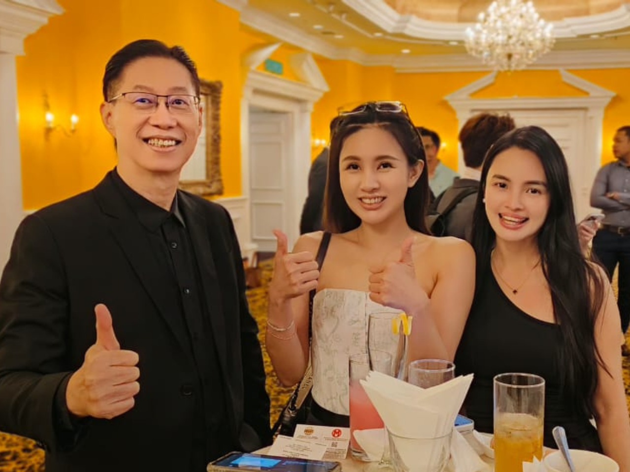 Frankie receiving the Meituan Outstanding Partner Award on 25th June 2026 (21)