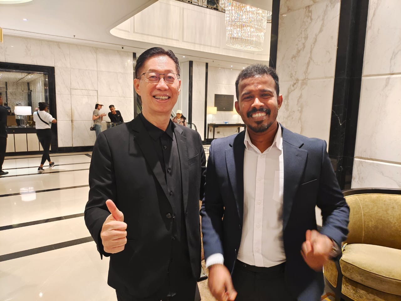 Frankie receiving the Meituan Outstanding Partner Award on 25th June 2026 (7)