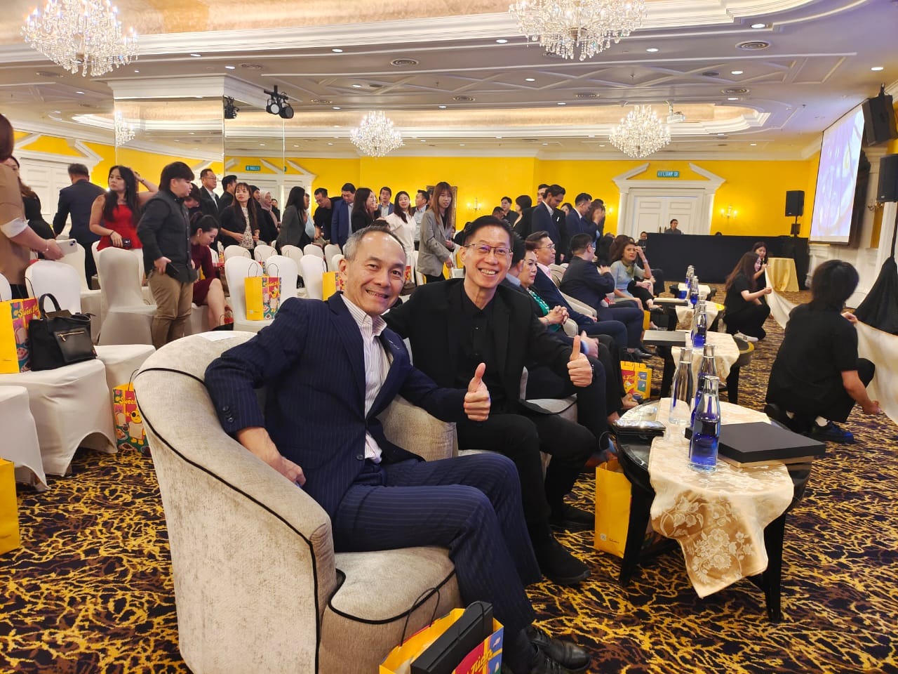 Frankie receiving the Meituan Outstanding Partner Award on 25th June 2026 (8)