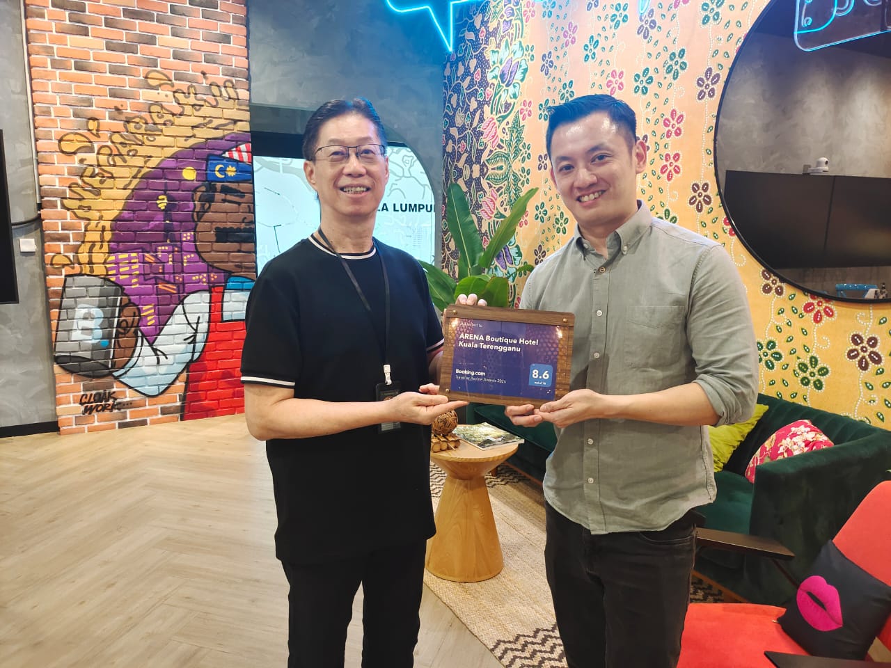 Frankie receiving Booking.com Traveller Review Award on 9th July 2026 (1)